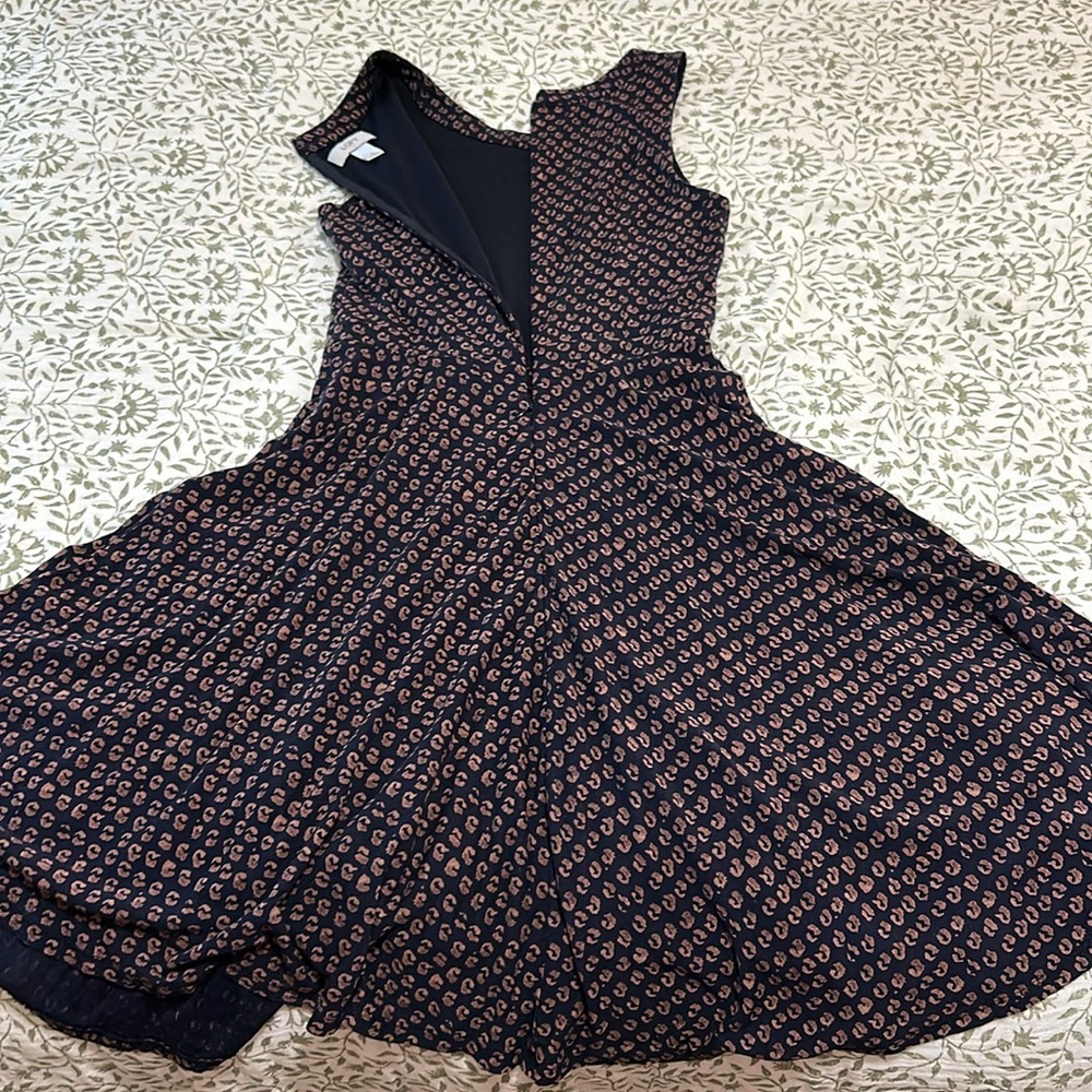 Loft Dress - Picture 3 of 4